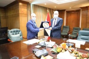 الهيئة العامة للرقابة على الصادرات والواردات تكرم رئيس مصلحة الجمارك